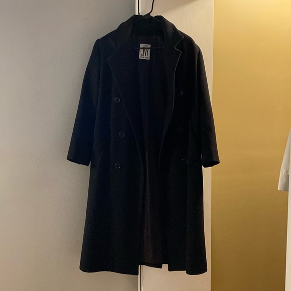 Extremely warm , high quality coat NY , never worn - Picture 5 of 5